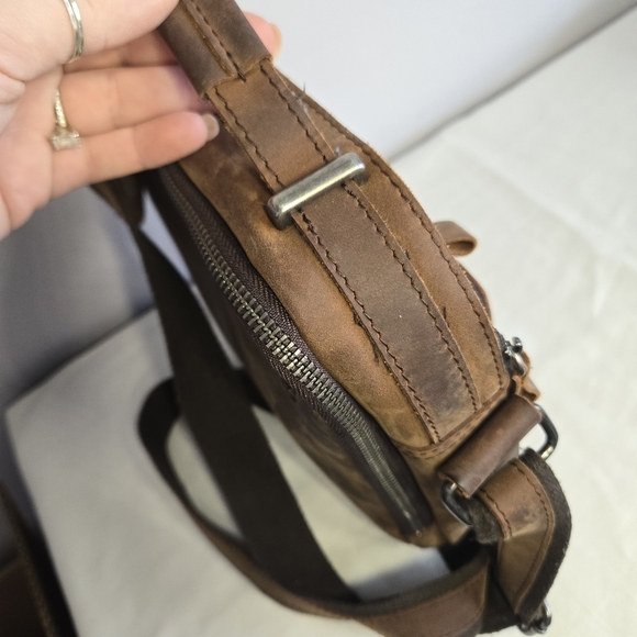 The Real Leather Company Men's Crossbody Bag - Picture 12 of 14